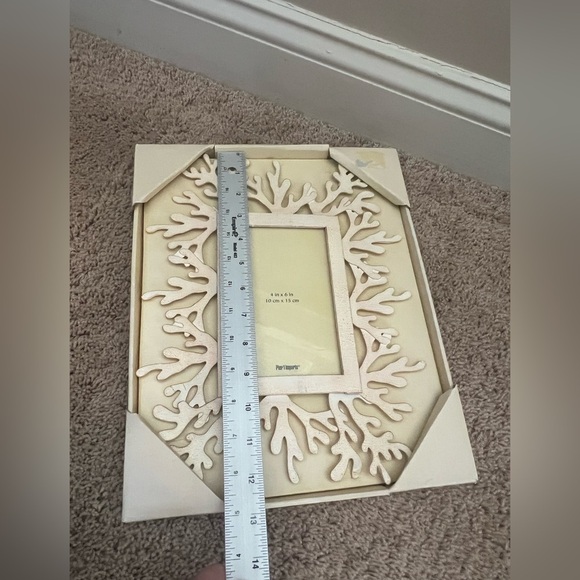 New in box pier 1 picture frame 4 x 6 table top coral beach ocean cream metal - Picture 9 of 11